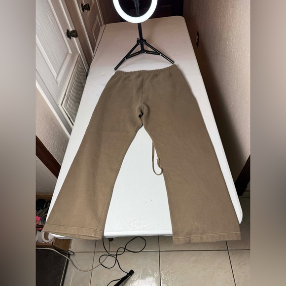 Fear of God Essentials FW22 Relaxed Sweatpant Smoke Used Sz L - Picture 9 of 11